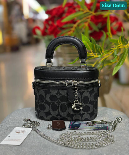 Coach

Good quality 
with box 
95 dhs🇦🇪🇦🇪🇦🇪

Zain186
♥️♥️♥️