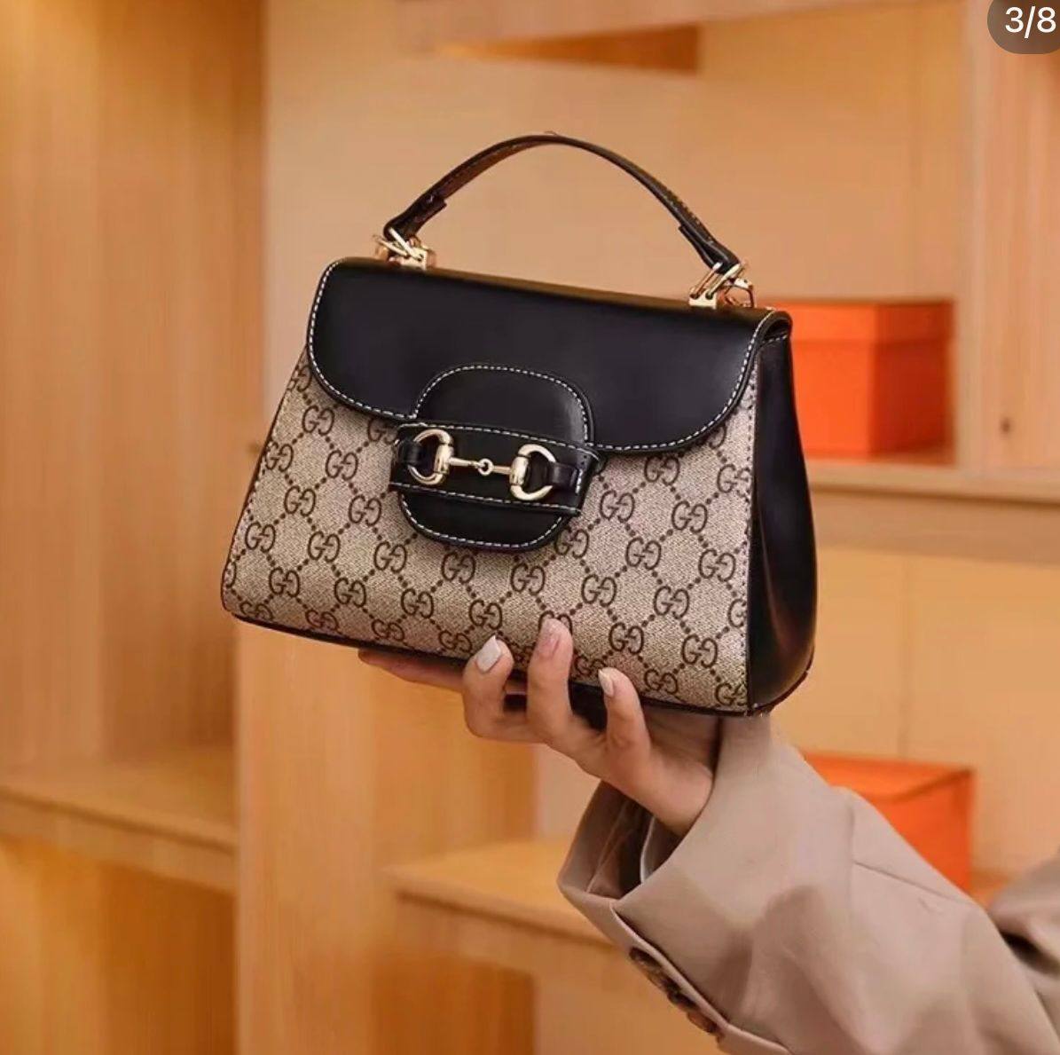 Gucci

✨✨NEW ✨✨

95 dhs🪙🪙

with box
🎁🎁🎁

Zain38
♥️♥️♥️