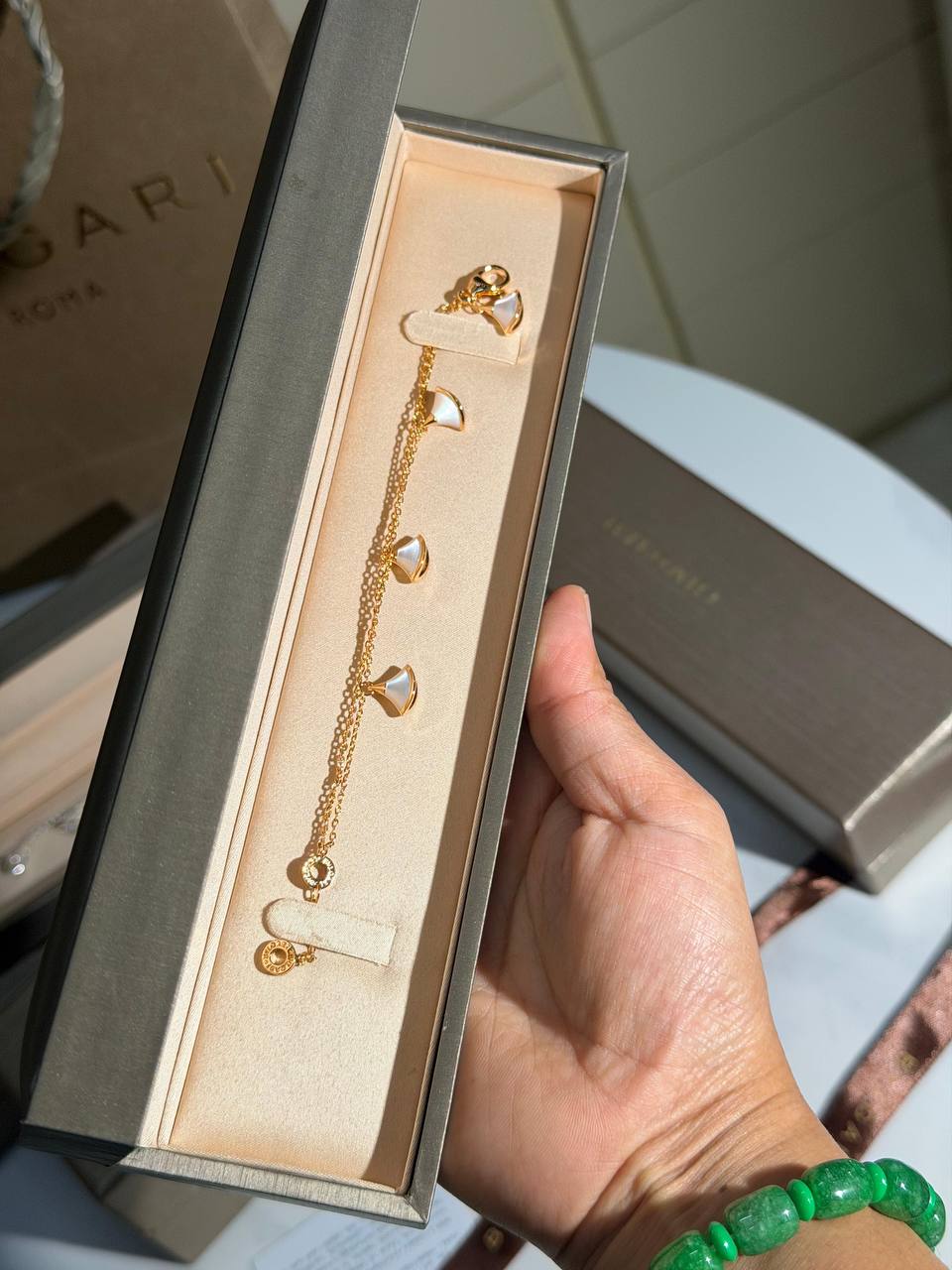 0568585901Bvlgari
Bracelet 
 Latest Collection  😍
Quality: Super Master 
Non -Tarnish color
In :-White Silver ,White Rose Gold
For Price 👇 WTSP Text Zain 0568585901

Zain268
♥️♥️♥️