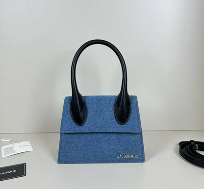 JACQUEMUS
 HIGH QUALITY 
NEW CAME ,

WITH BOX 
🎁🎁🎁

110 dhs❣️

Zain39
♥️♥️♥️