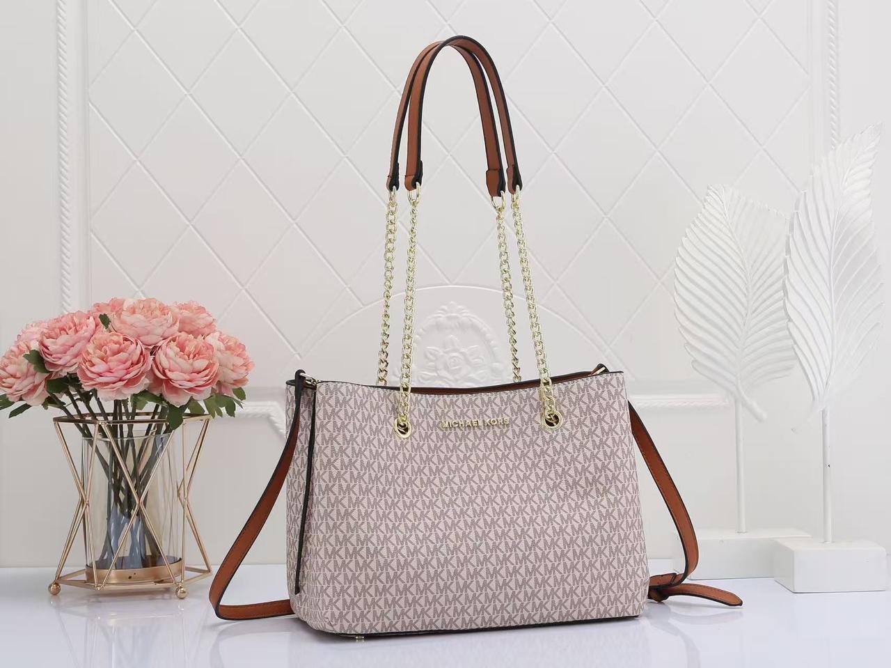 Mk 
100 dhs✅
Size 35cm

Zain161
♥️♥️♥️