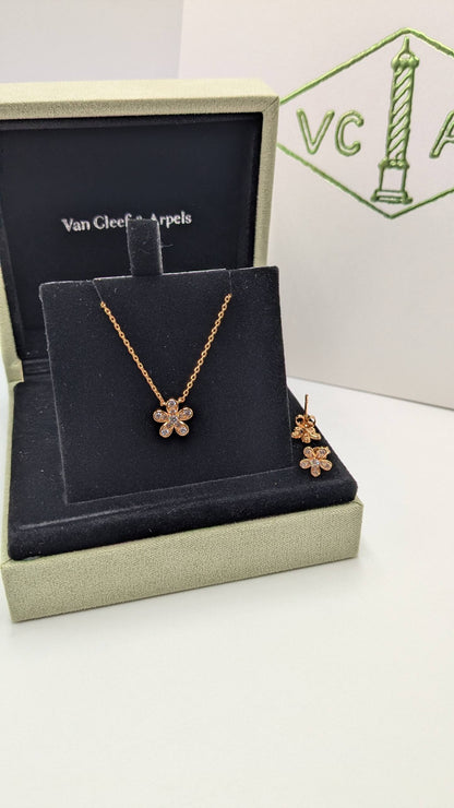 Van Cleef
Master Quality
Necklace & Earrings
110 dhs🇦🇪 with Normal Box 🎁
120 dhs🇦🇪 with Good Box 🎁
175 dhs🇦🇪    with Master box 🎁


Zain210
♥️♥️♥️