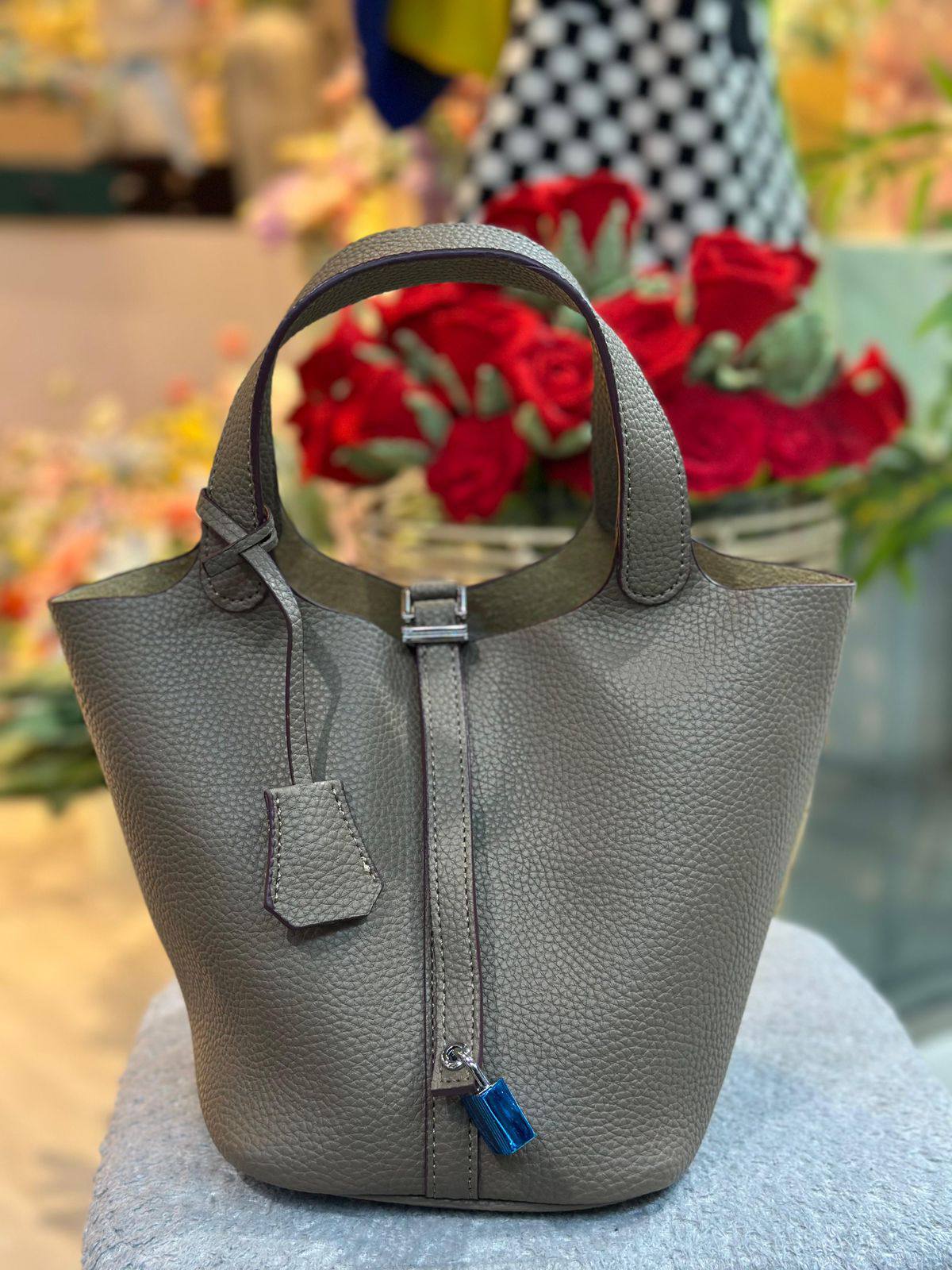 Hermas  Picotin
With box
🎁🎁🎁

95 dhs❣️


Zain29
♥️♥️♥️