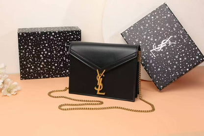 YSL

best quality 
with box
100 dhs🇦🇪🇦🇪

size21CM

Zain290
♥️♥️♥️