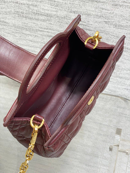 Dior Jolie Top Handle Mini Bag✅*
*Size 18 cm*
*Super Master*
For Price 👇 WTSP Text Zain 0568585901

Zain274
♥️♥️♥️
