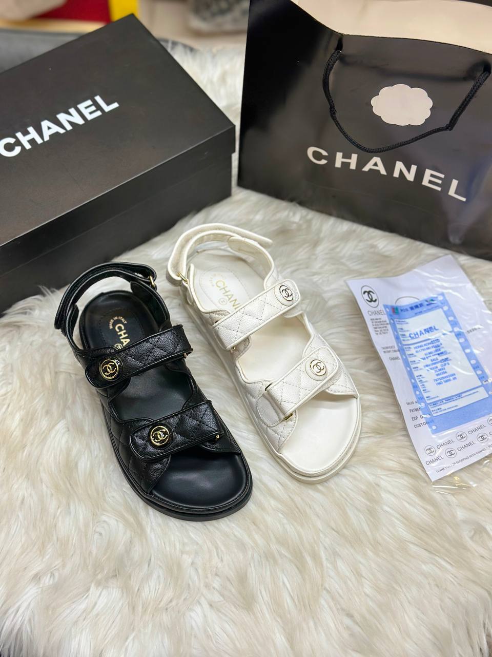 Chanel 
Size:36 to 41
120 dhs🇦🇪🇦🇪

Zain241
♥️♥️♥️