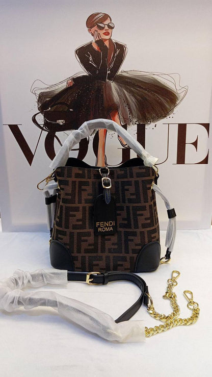 Fendi
Best quality

With box’s
🎁🎁🎁

110 dhs✅
size 21cm

Zain158
♥️♥️♥️