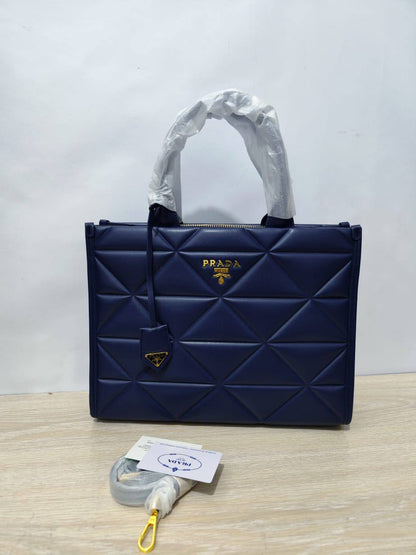 Prada
110 dhs✅ 
high qualih
36cm

Zain26
♥️♥️♥️