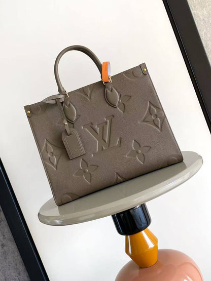 *Lv OnTheGo MM✅*
*Size 35 cm*
For Price 👇 WTSP Text Zain 0568585901

Zain274
♥️♥️♥️