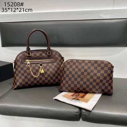 LV

Best quality 
with box

120 dhs🇦🇪

size 35CM
Zain290
♥️♥️♥️