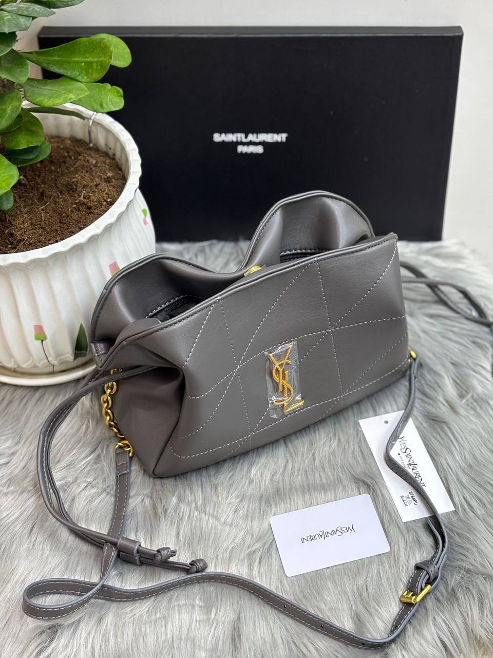 YSL 
SIZE  ……… 25 CM 🥰
95 dhs✅
with BOX🌷

Zain244
♥️♥️♥️