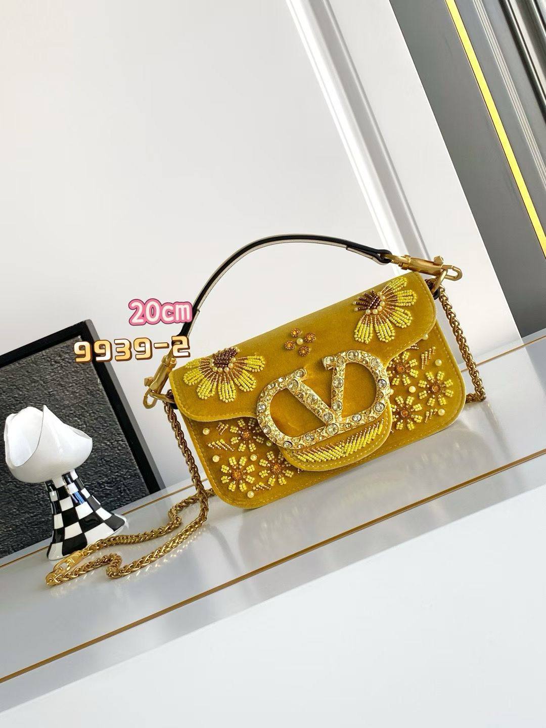 Valentino Master
         20Cm
350 dhs❣️

Zain131
♥️♥️♥️