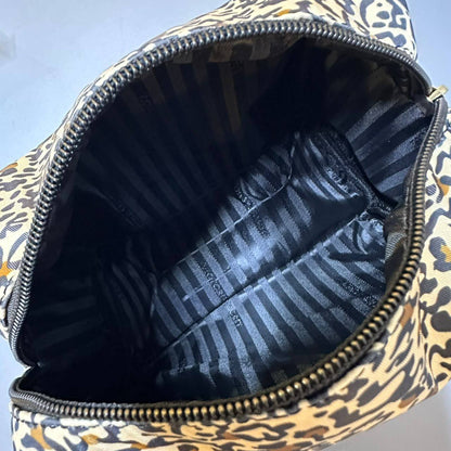 Victoria's Secret 

make up 
pouch 
new came 
good quality 

30 dhs🇦🇪🇦🇪

Zain295
♥️♥️♥️