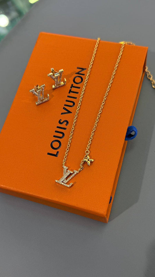 LV Set
90 dhs❣️ Normal Box

180 dhs❣️with the same box

Zain209
♥️♥️♥️