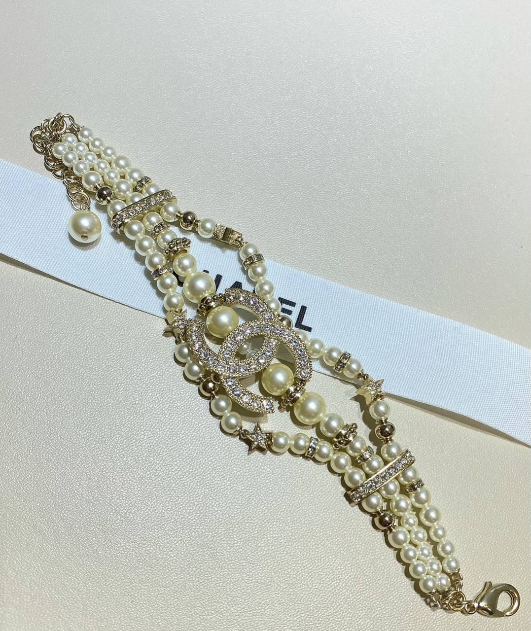 Chanel set* ☘️
Necklace 
Bracelet 
*Master quality* 💎

*170* AED normal box 📦

Zain48
♥️♥️♥️