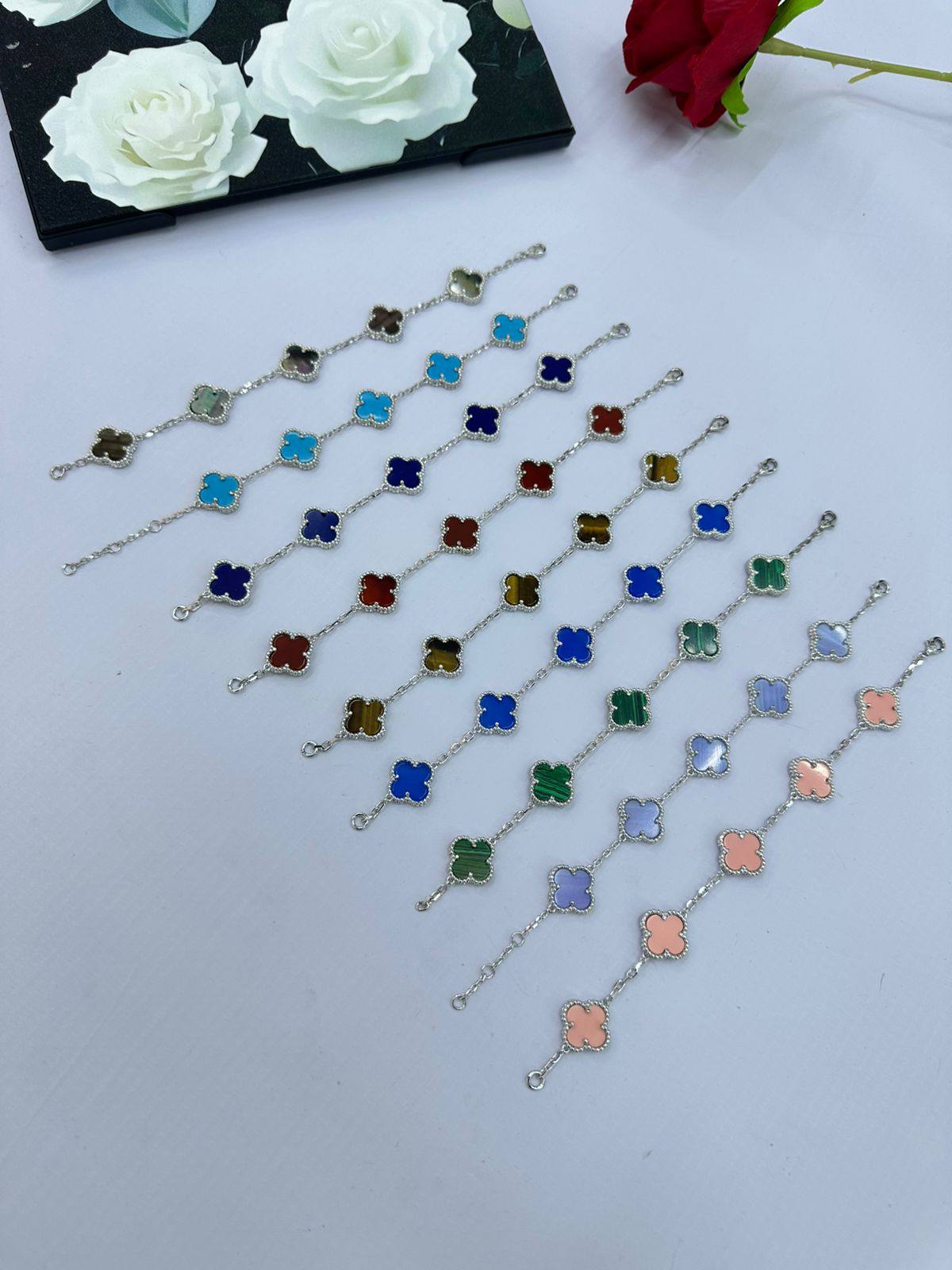 VCA ❤️‍🔥*
Bracelet 🔥
Offer offer🐦‍🔥
Copy one 1️⃣ 
With black boxes 🗃️ 
30 dhs✅
With normal boxes 📦 
35 dhs✅

Zain216
💓💓💓