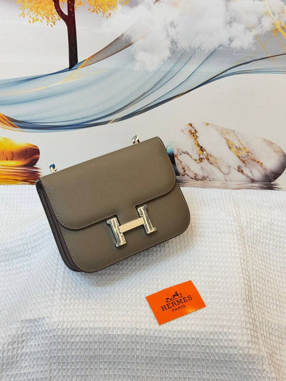 HERMES
Best quality with box
100 dhs💓
size 19CM

Zain290
♥️♥️♥️