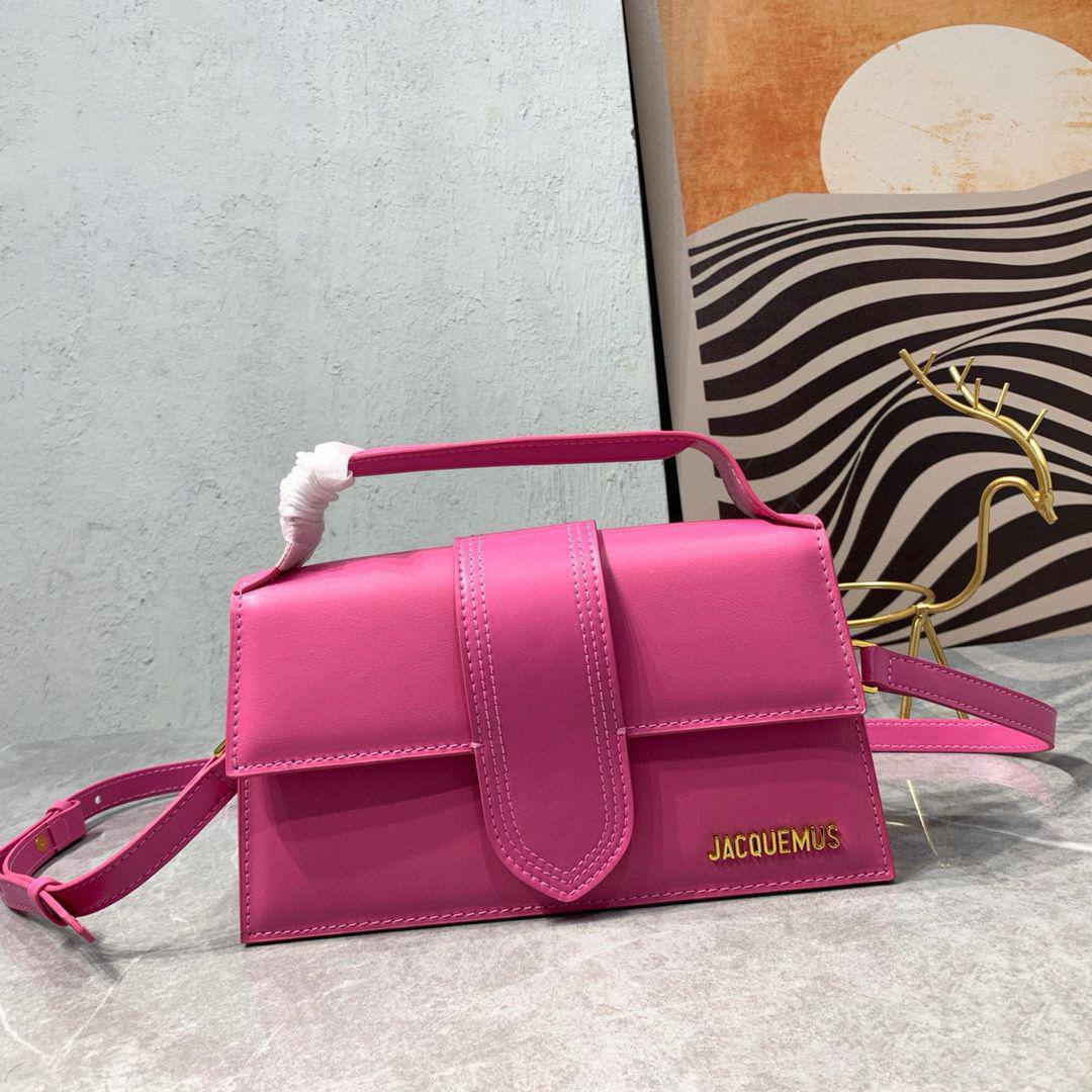 JACQUEMUS 
BIG SIZE NEW CAME GOOD QUALITY 

WITH BOX 🎁🎁🎁

110 dhs💓
SIZE: 24CM

Zain39
♥️♥️♥️