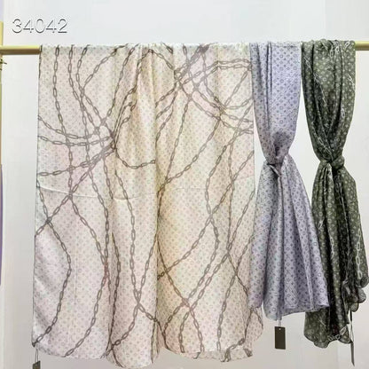 Silk scarf 

40 dhs🇦🇪  
no box

60 dhs🇦🇪 with box

Zain93
♥️♥️♥️