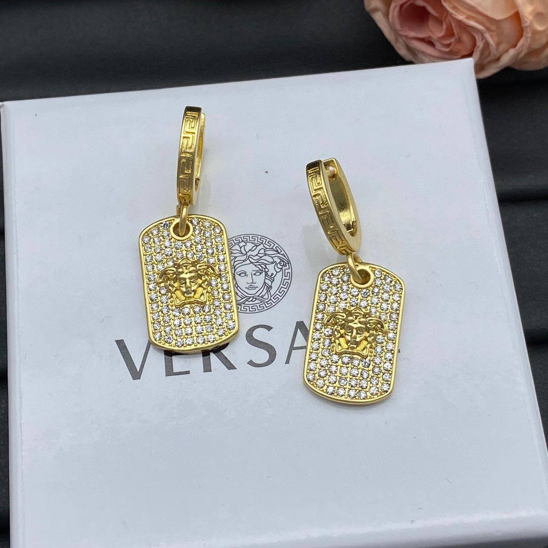 55 dhs🪙🌨️ Earrings

Versace Master
With Box And Paper Bag
🎁🎁🎁

Zain89
❤️❤️❤️