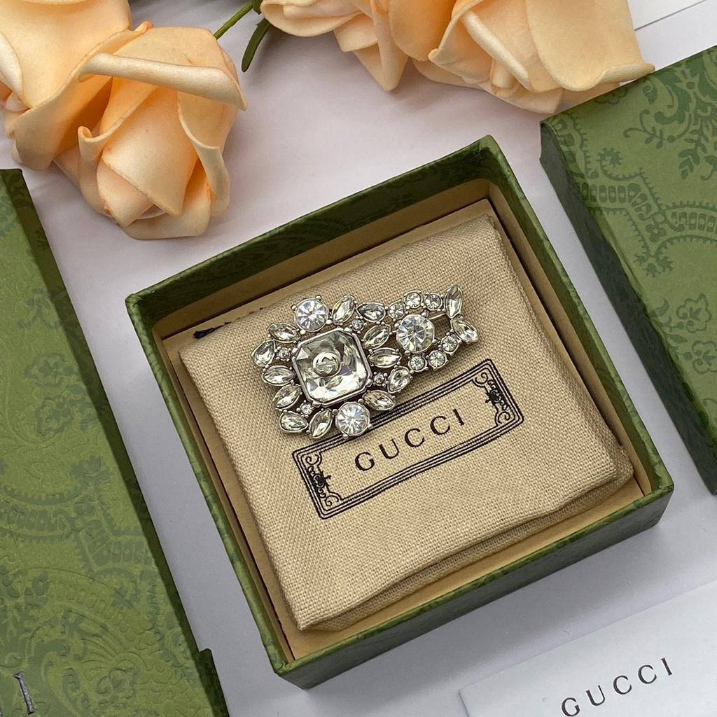 Gucci 💫✨
BROOCH
55 DHS🗽
WITH BOX AND PAPER BAG🎁🛍️

Zain89
♥️♥️♥️