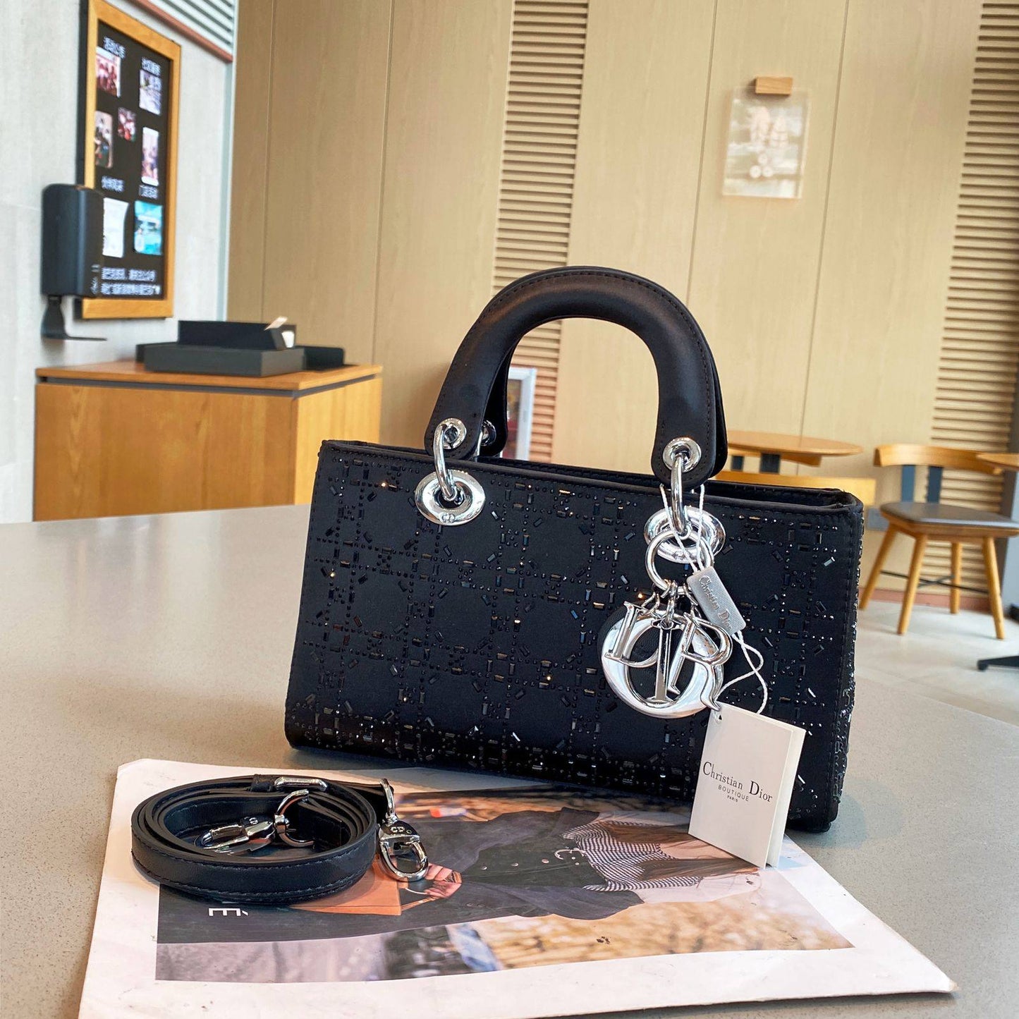 Dior
Best quality
With box’s
🎁🎁🎁

125 dhs🌺
size 24cm

Zain158
♥️♥️♥️