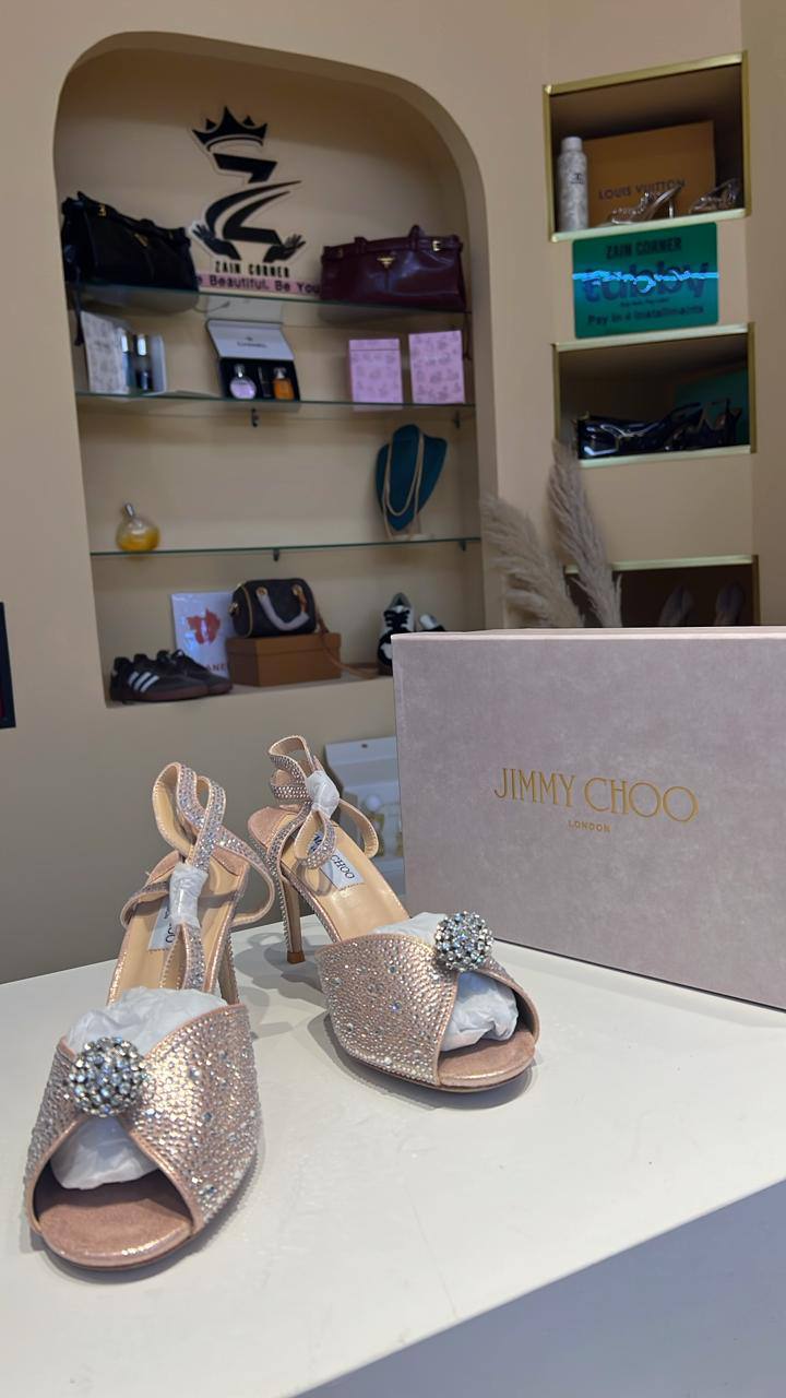 Jimmy choo

36-41
140 dhs 

Zain146
♥️♥️♥️