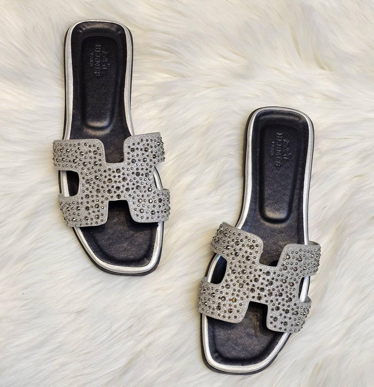 HERMES 
☘️ *SIZE  36  to 41 ☘️                                                                                                       
180 dhs✅

Zain224
♥️♥️♥️