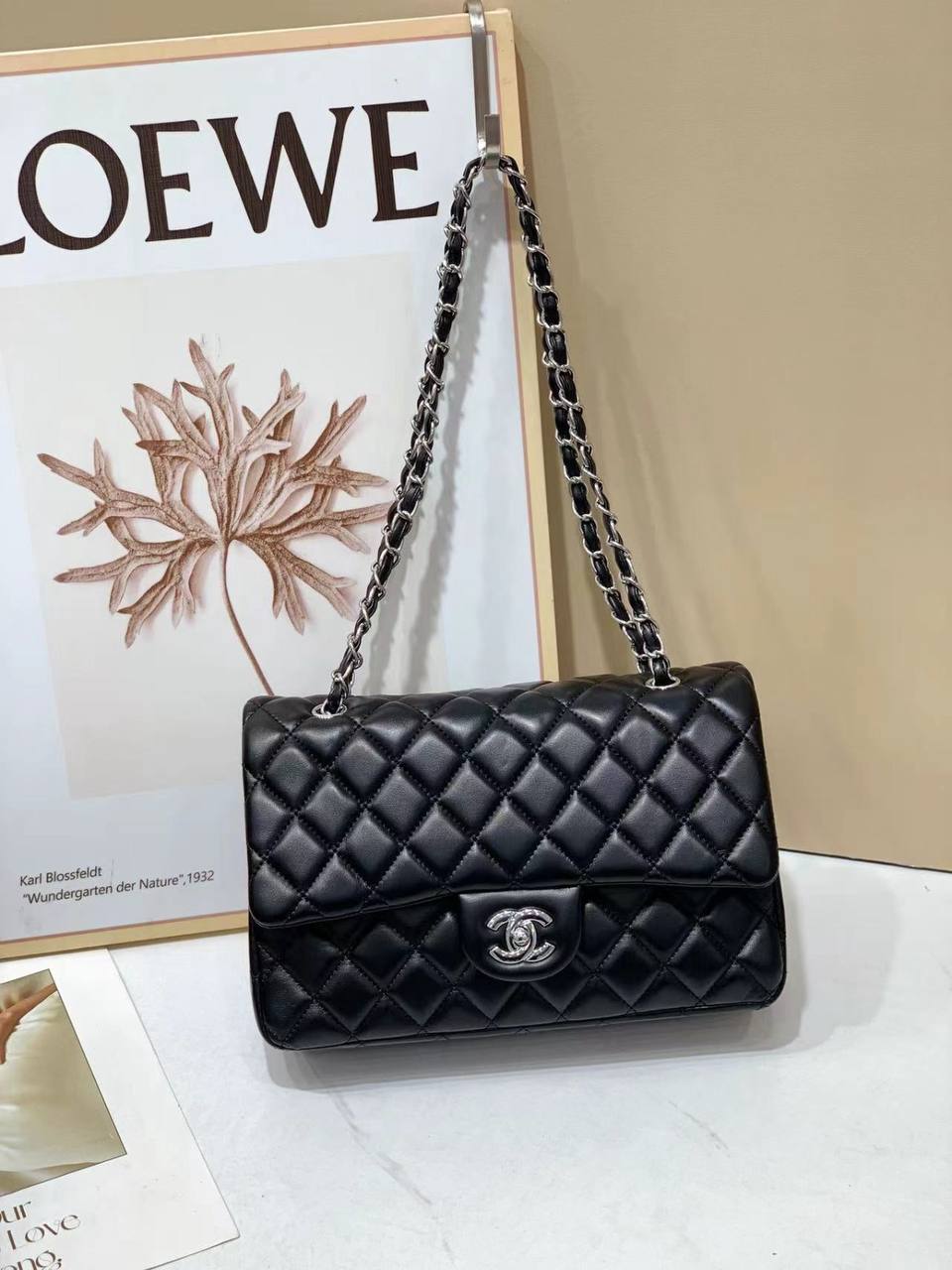 CHANEL
Best quality WITH BOX
120 dhs💛
size 26CM

Zain290
♥️♥️♥️