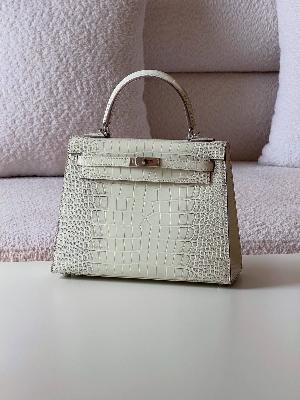 Hermes kelly 25cm💕master quality😍

with box❤️
700 dhs🪙💕

Zain52
♥️♥️♥️