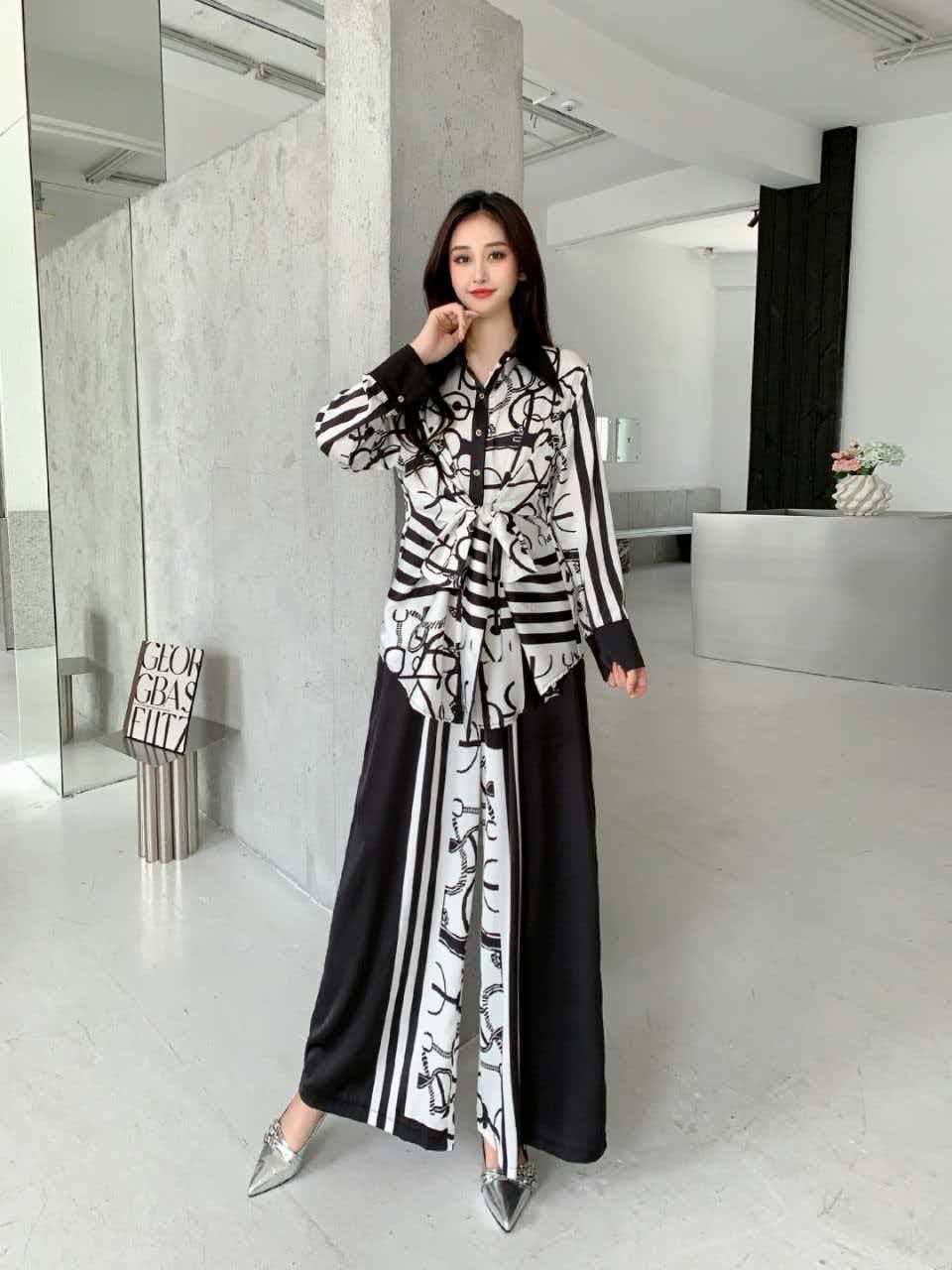 Silk beautiful dress
Free size 
150 dhs✅

Zain295
♥️♥️♥️
