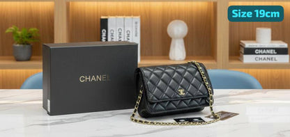 Chanel

Best quality

With box’s
🎁🎁🎁

90 dhs🌺
size 19cm

Zain158
♥️♥️♥️