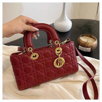 DIOR
Best quality with box
120 dhs✅
size 26CM

Zain290
♥️♥️♥️