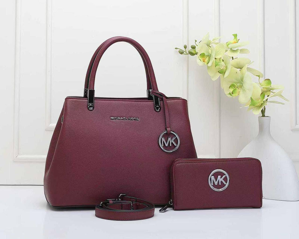 MK 

NEW CAME 
GOOD QUALITY 
WITH WALLET 

110 dhs🇦🇪🇦🇪

SIZE: 31cm
Zain295
♥️♥️♥️