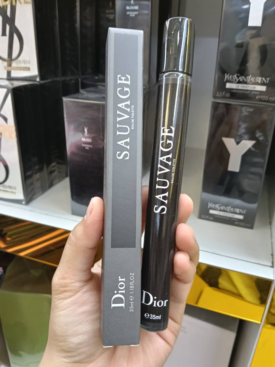 35 ml perfumes 
1 pc 20 dhs✅

Zain01
♥️♥️♥️