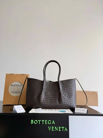 Bottega Veneta Pinacoteca tote bag 

For Price 👇 WhatsApp✅
0568585901 
0507557372
0552275751 Owner Zain 👌

Zain71
♥️♥️♥️