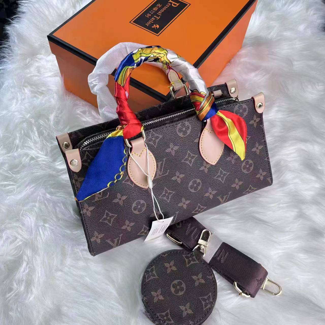 LV
95 dhs🇦🇪🇦🇪
size 23cm

Zain26
♥️♥️♥️