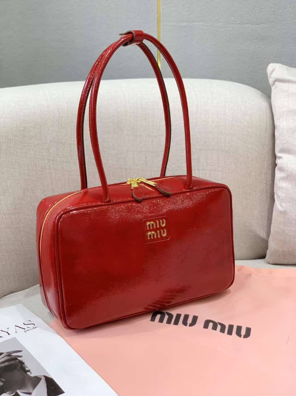 Miu Miu
High quality
95 dhs✅

Zain50
♥️♥️♥️