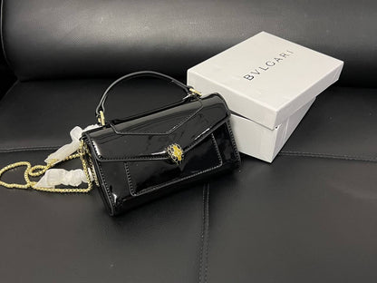 Bvlgari
100 dhs✅

with box  
🎁🎁🎁

20cm

Zain26
♥️♥️♥️