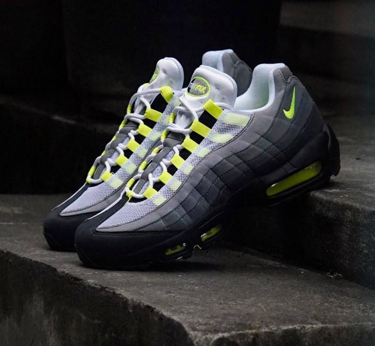 Nike Air Max 95 OG
Big Bubble Neon ，
Size 40-46 ，
200 dhs🇦🇪🇦🇪

Zain18
♥️♥️♥️