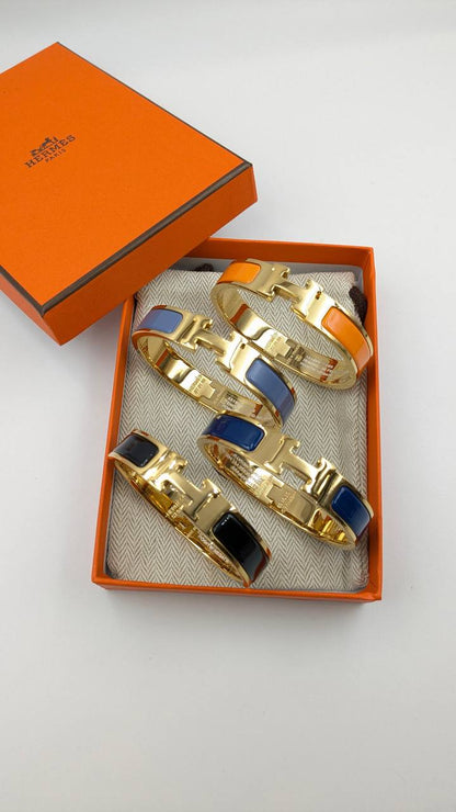 Hermes
*Super Master Quality* 
*Bangle*
110 dhs🪙🌨️ with Normal Box 🎁
120 dhs🪙🌨️ with Good Box 🎁
145 dhs🪙🌨️ with Master Box 🎁

Zain210
♥️♥️♥️