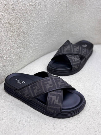 Fendi men slipper
120 dhs🇦🇪🇦🇪
Size 40-46

Zain55
♥️♥️♥️