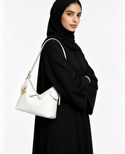 Dior

120 dhs✅

with box
🎁🎁🎁

Size：27/23/12

Zain07
♥️♥️♥️