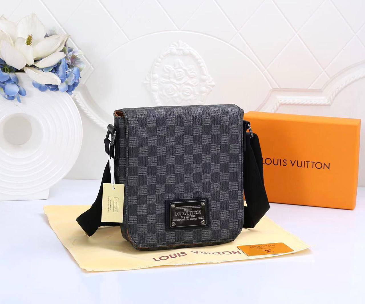 LV
With box 
🎁🎁🎁

85 dhs👑

Zain17
♥️♥️♥️