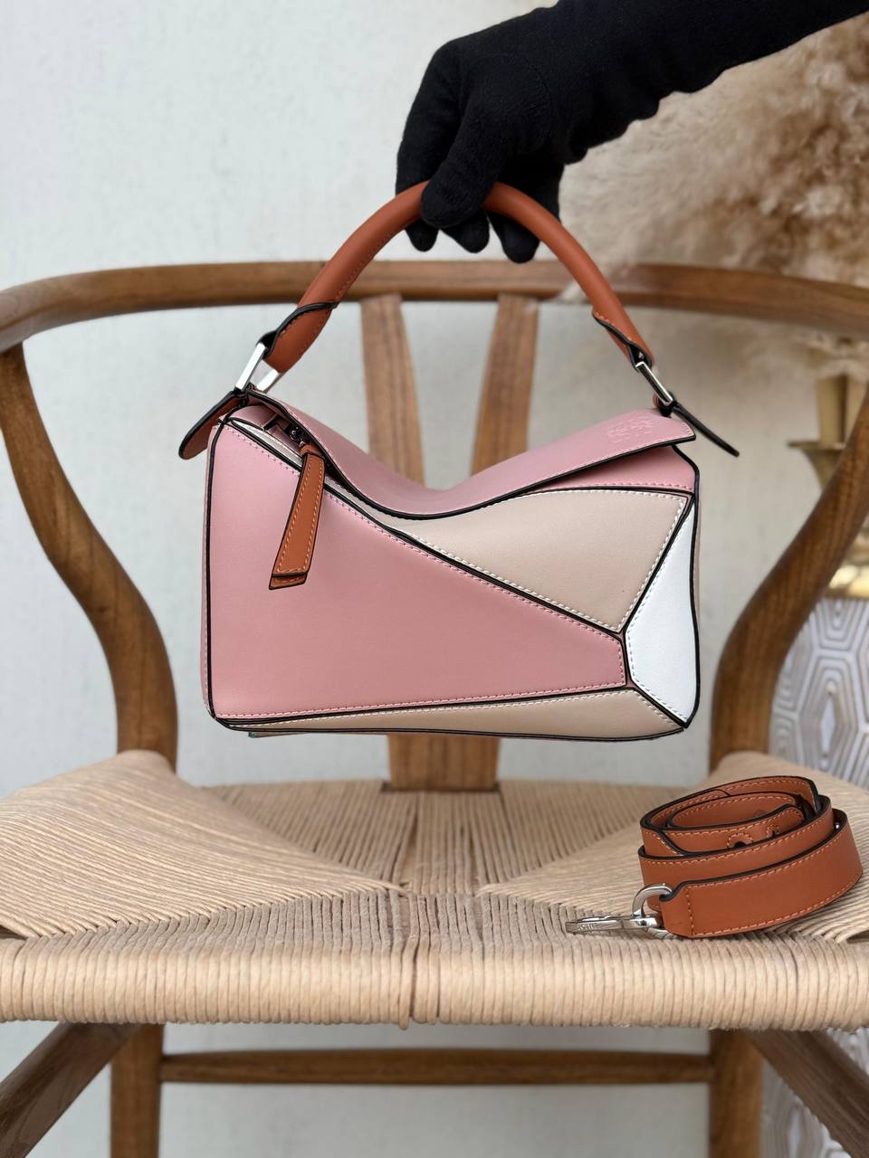 LOEWE

24cm
370 dhs💓

Top quality 

With box🎁

Zain167
♥️♥️♥️