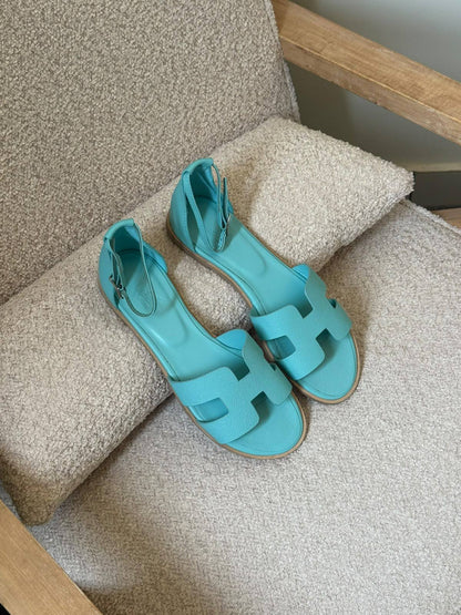 Hermes

𝐒𝐢𝐳𝐞𝐬: 𝟑𝟔 — 𝟒𝟏

430 dhs🇦🇪🇦🇪
Zain298
♥️♥️♥️
