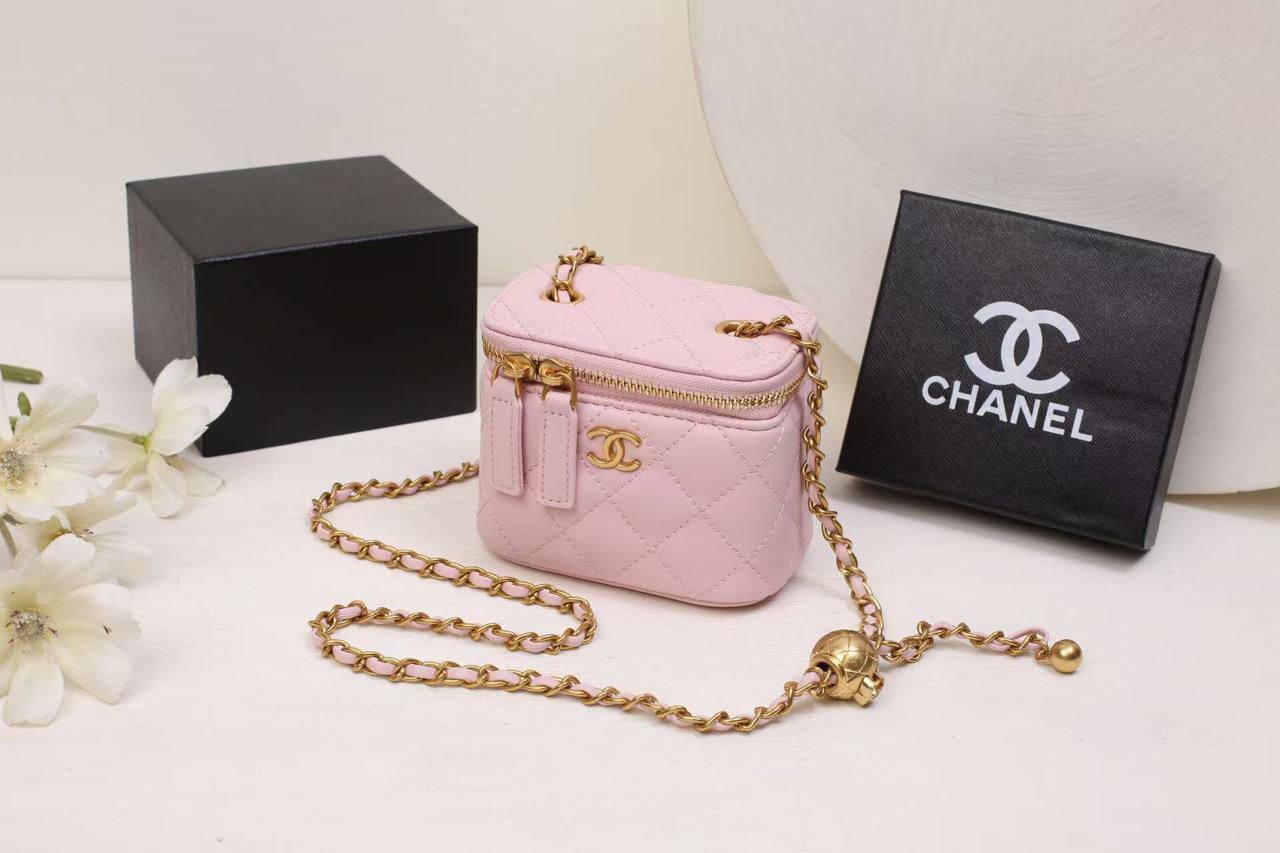 CHANEL 

NEW CAME GOOD QUALITY 
WITH BOX  
🎁🎁🎁

90 dhs🌺

SIZE: 12cm

Zain39
♥️♥️♥️