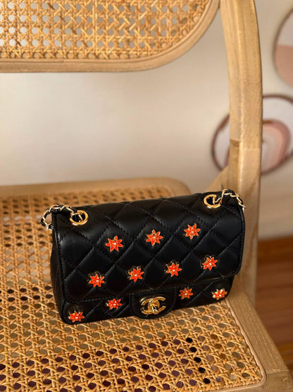 New Collection✨✨✨
CHANEL
20cm
330 dhs🇦🇪🇦🇪
*MASTER QUIETLY*
With box🎁

Zain167
♥️♥️♥️