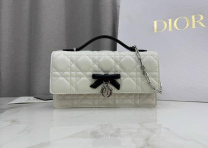 Dior ✨💕✨
New collection ✨✨✨
SuperMaster Quality 🔥🔥
Available Now ❤️❤️❤️
For Price 👇 WTSP Text Zain 0568585901

Zain252
♥️♥️♥️