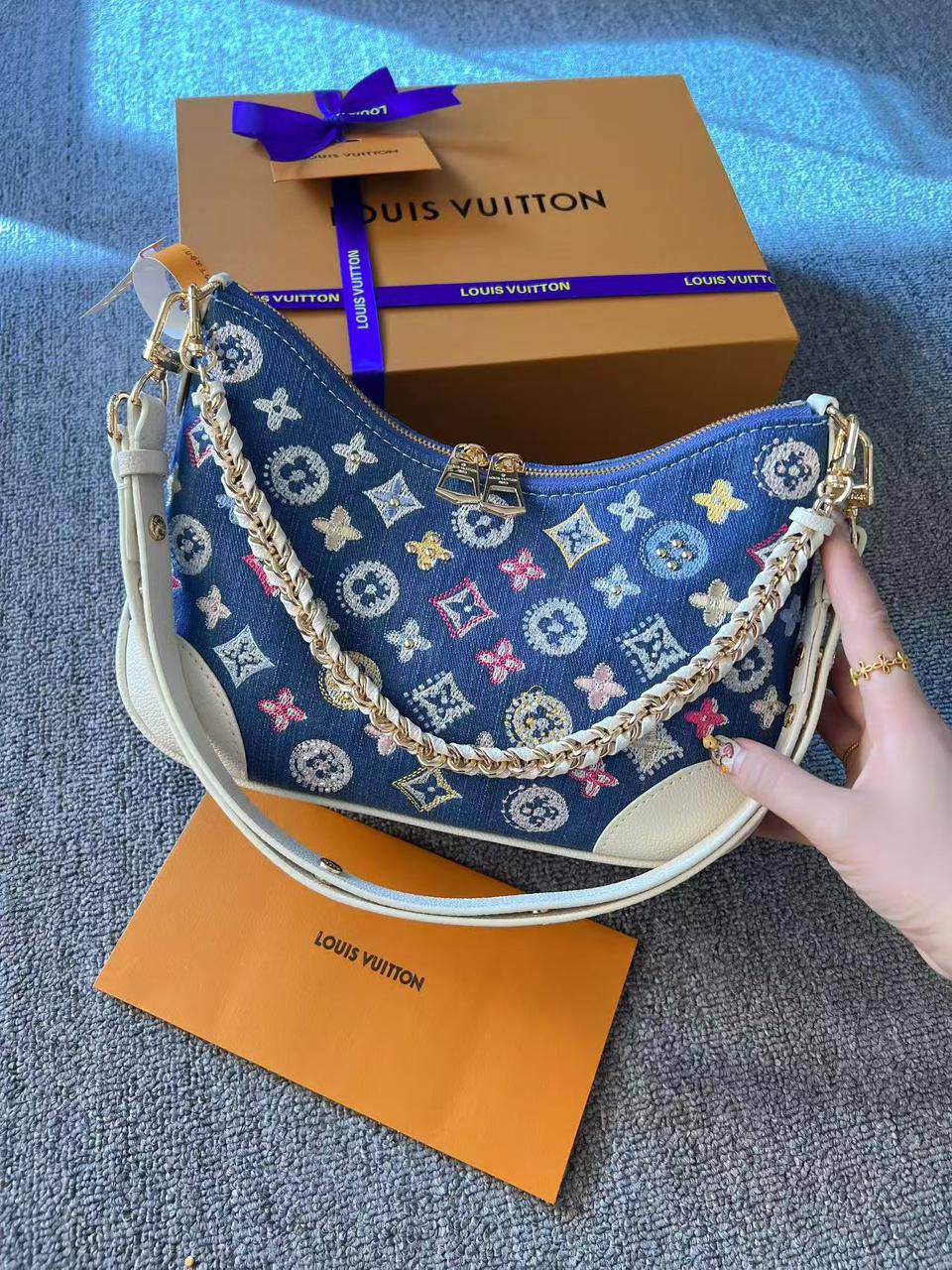 LV Master 
350 dhs🪙🖤
#26cm💕
Premium quality all imbroidery not printed💕with small BEADS📿📿📿🧮

Zain228
♥️♥️♥️